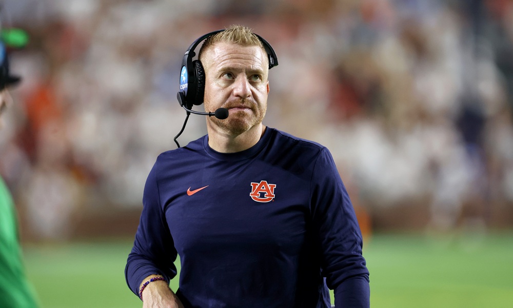 Does Golesh feel his familiarity with Tennessee is an advantage?